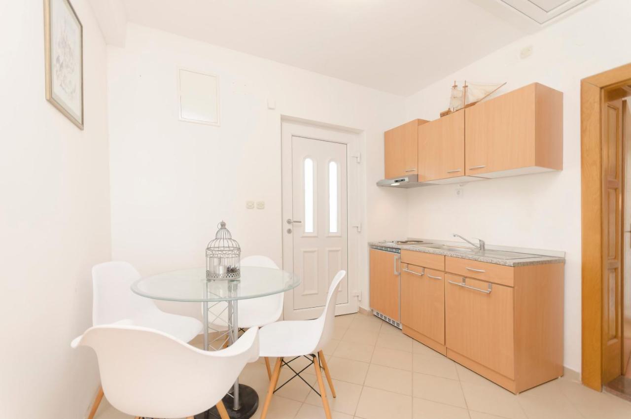 Dujo Apartment *